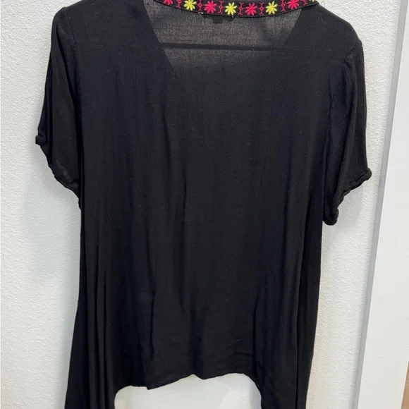Black Short Sleeve Embellished Blouse with Floral Design - Picture 4 of 8